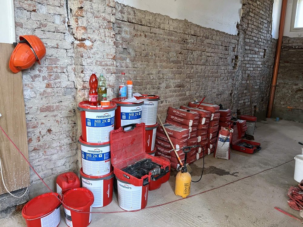 Oprava Komensk�ho s�n�