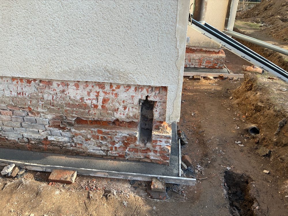 Oprava Komensk�ho s�n�