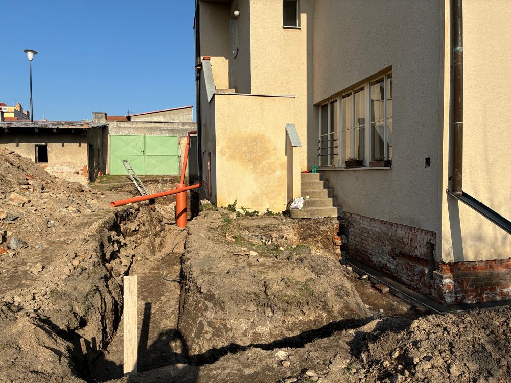 Oprava Komensk�ho s�n�