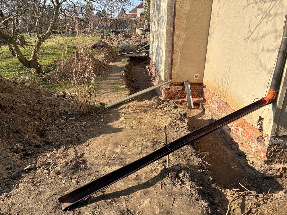 Oprava Komensk�ho s�n�