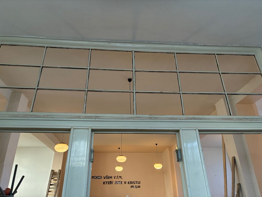 Oprava Komensk�ho s�n�