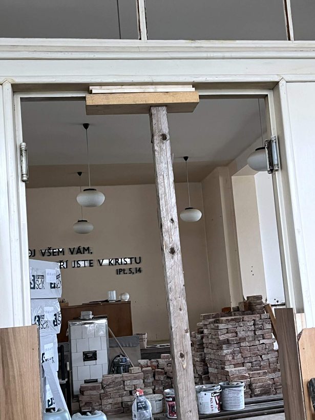 Oprava Komensk�ho s�n�