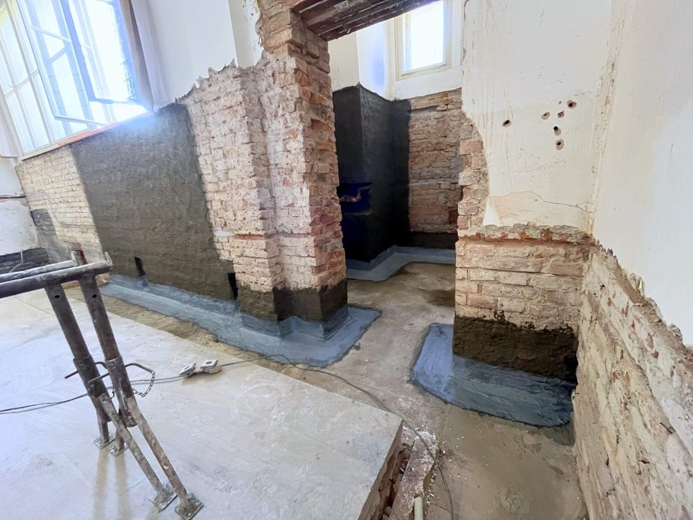 Oprava Komensk�ho s�n�