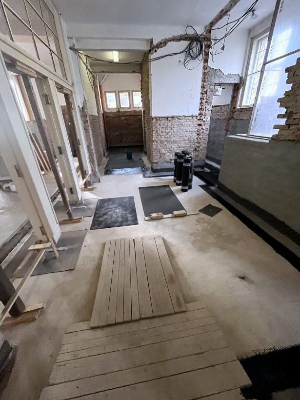 Oprava Komensk�ho s�n�