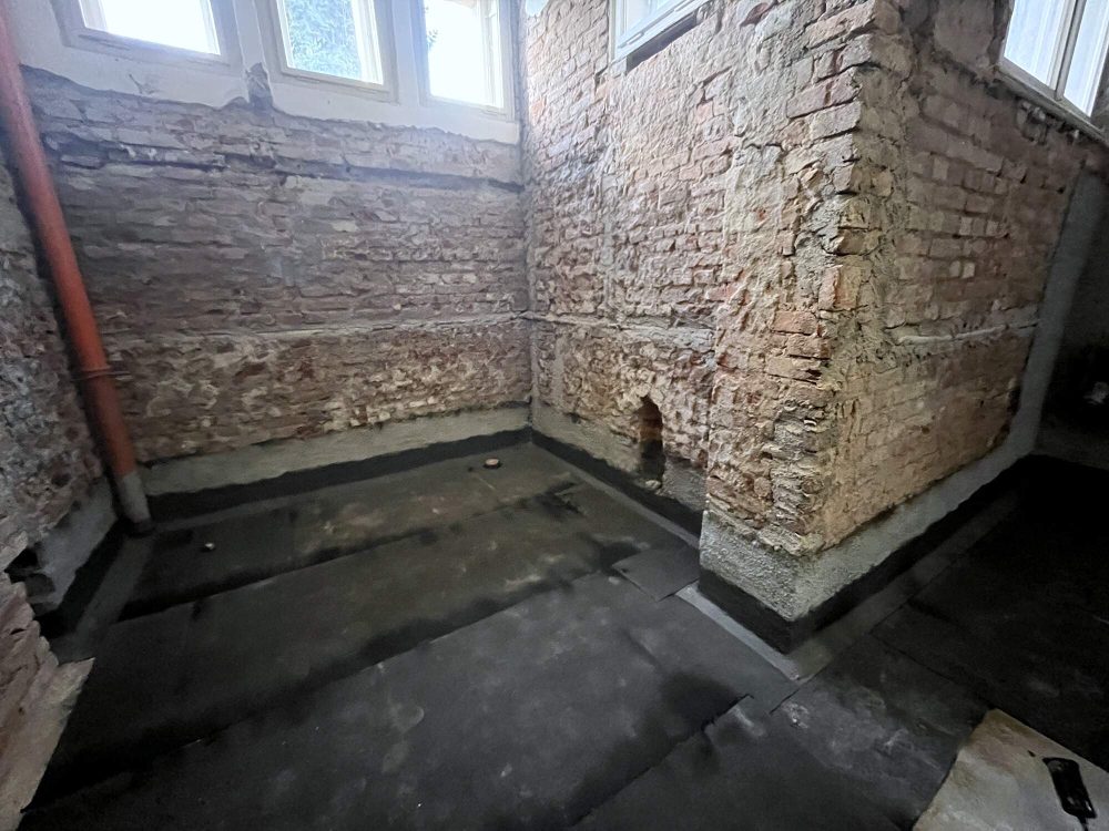 Oprava Komensk�ho s�n�