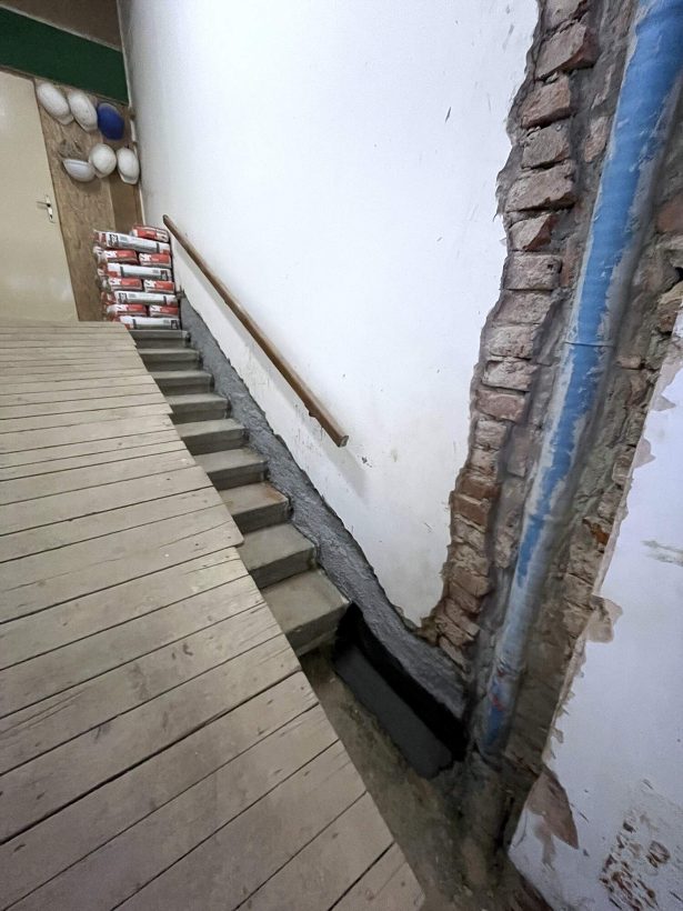 Oprava Komensk�ho s�n�