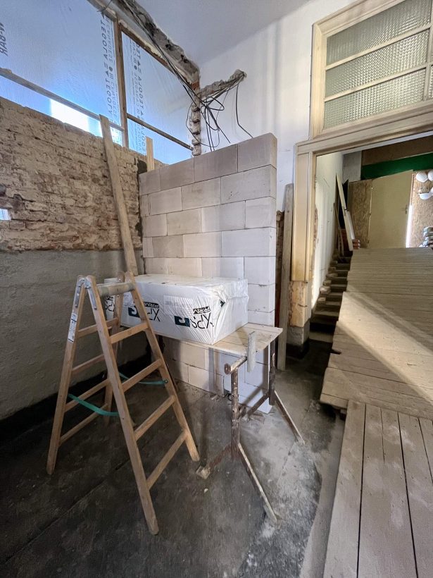 Oprava Komensk�ho s�n�