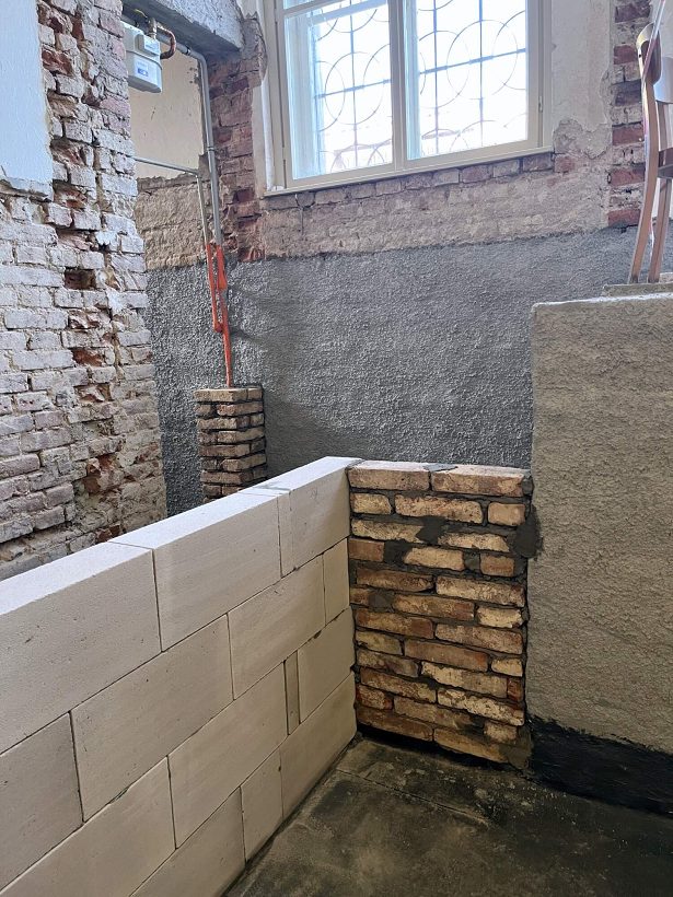 Oprava Komensk�ho s�n�