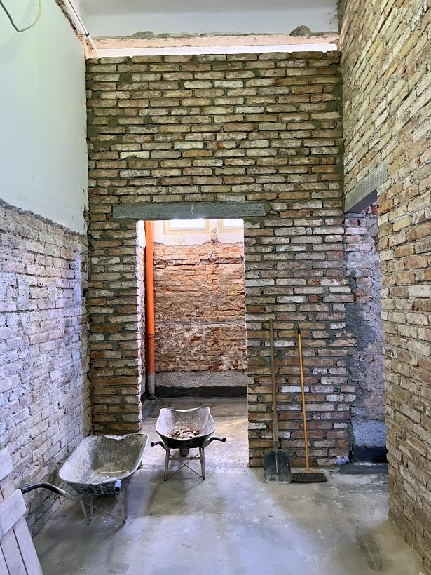 Oprava Komensk�ho s�n�