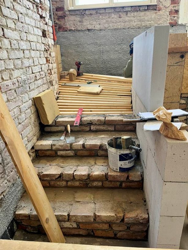 Oprava Komensk�ho s�n�