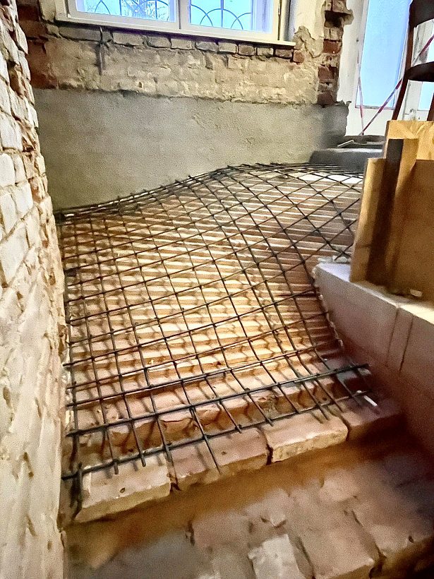 Oprava Komensk�ho s�n�