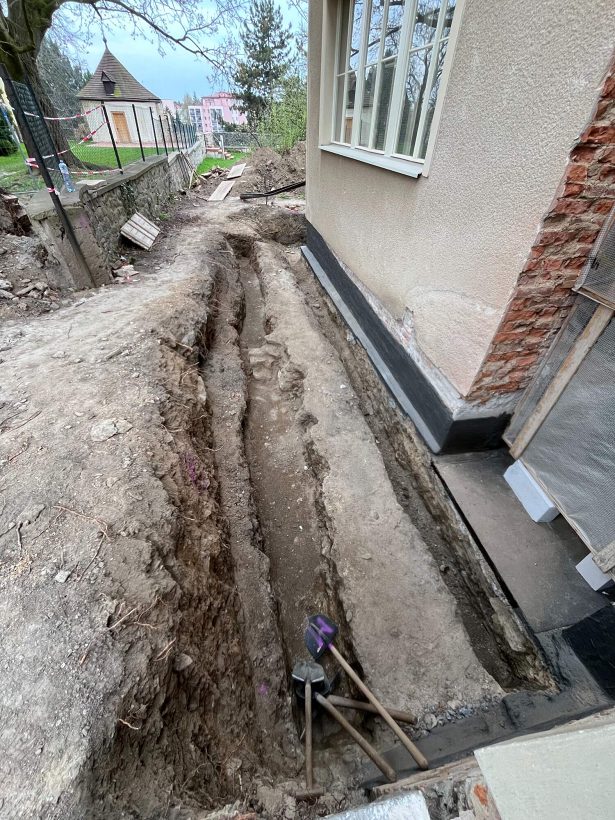 Oprava Komensk�ho s�n�